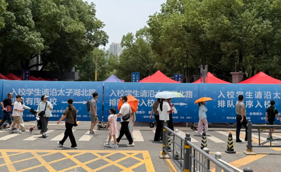 2026年武汉外初机考真题已出炉!还是3科全英文模式,但今年很简单?-第2张图片-四季读书网