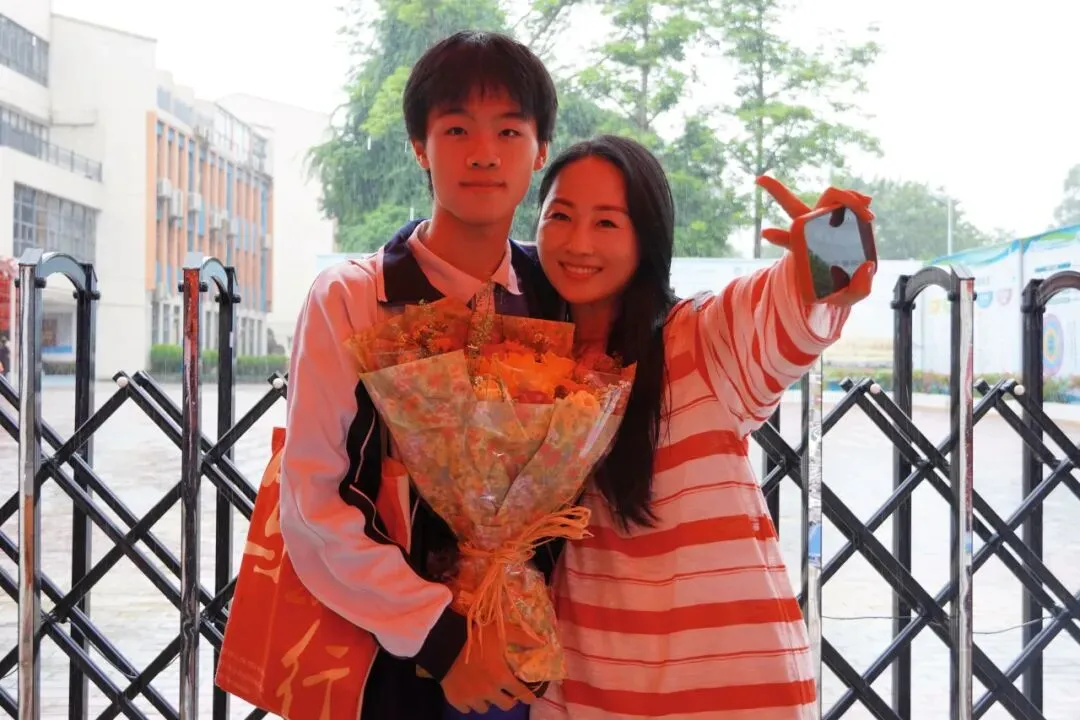 【中考收官】铃响收笔赴旷野,少年新程正启航-第32张图片-四季读书网
