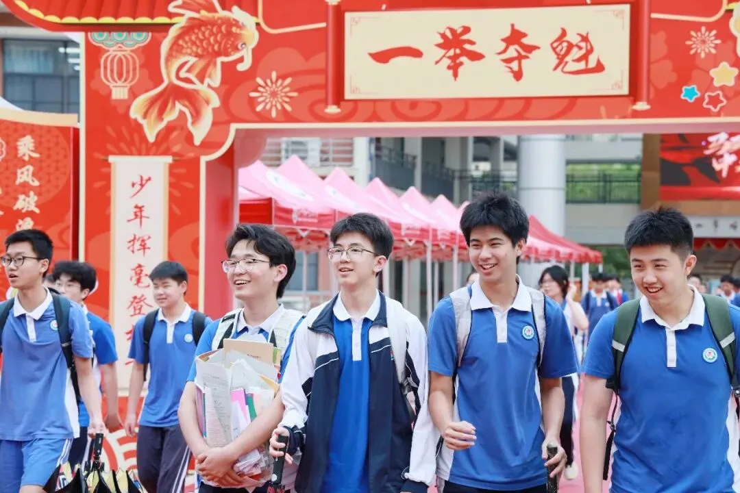 中考圆满落幕 | 无数暖心瞬间留存,每一帧都令人心生动容-第2张图片-四季读书网