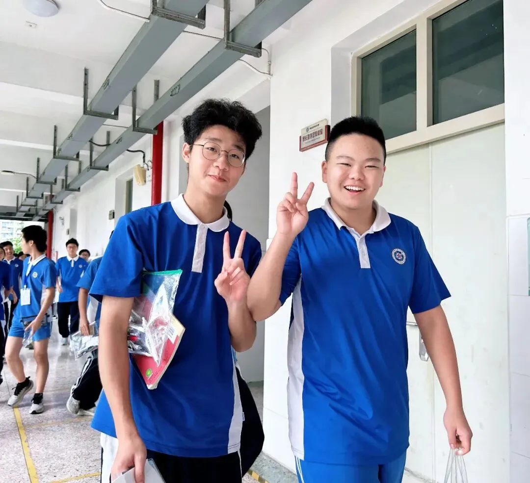 中考圆满落幕 | 无数暖心瞬间留存,每一帧都令人心生动容-第4张图片-四季读书网