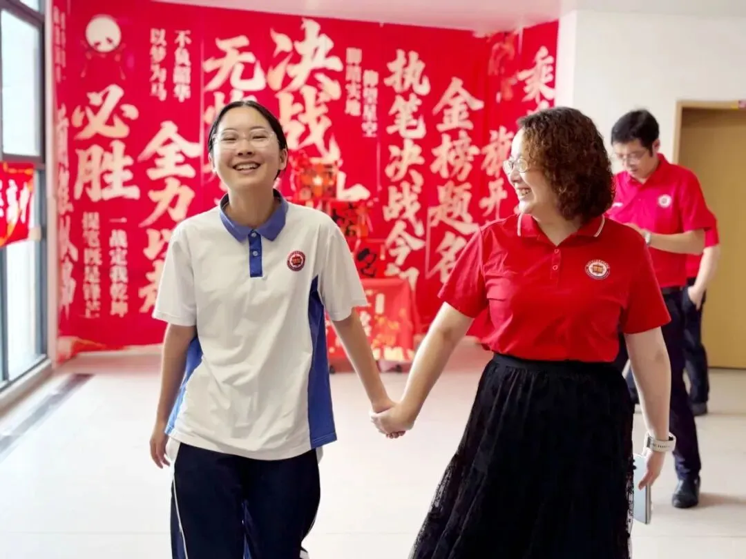 中考圆满落幕 | 无数暖心瞬间留存,每一帧都令人心生动容-第25张图片-四季读书网