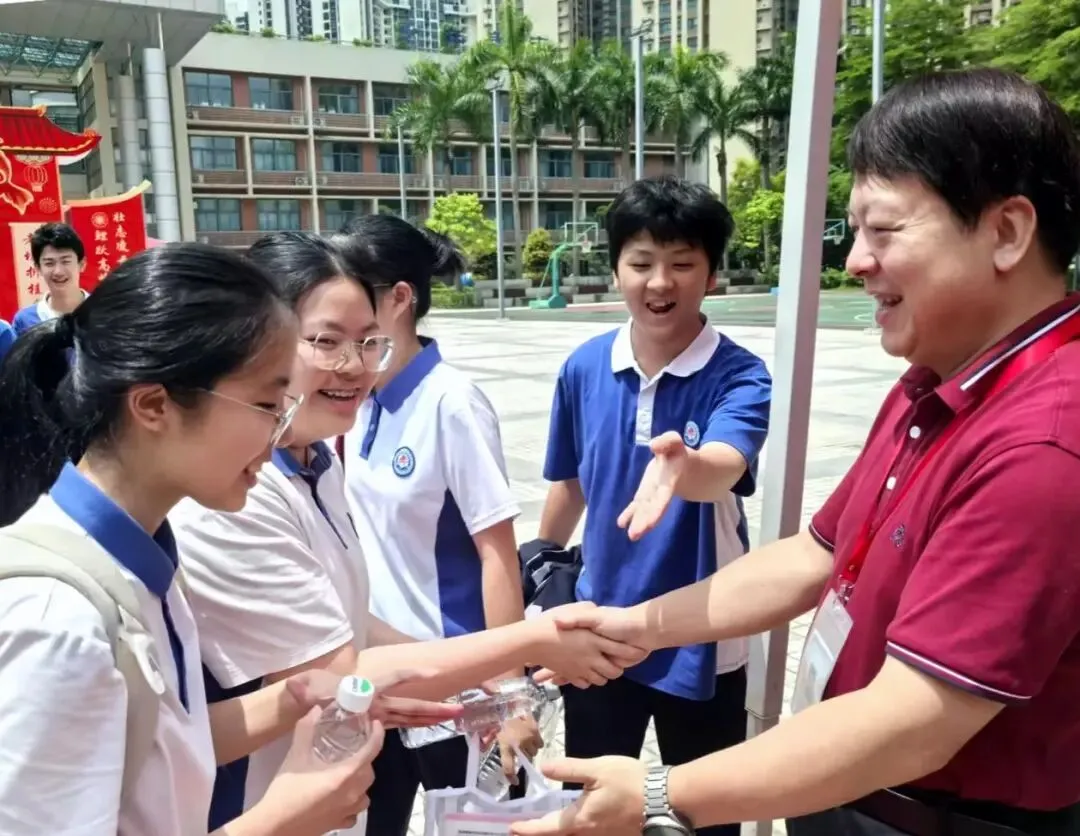 中考圆满落幕 | 无数暖心瞬间留存,每一帧都令人心生动容-第26张图片-四季读书网