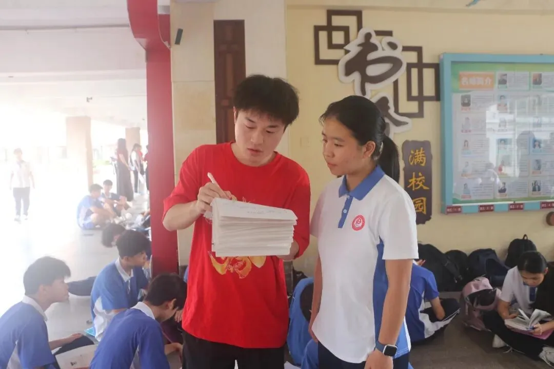 中考圆满落幕 | 无数暖心瞬间留存,每一帧都令人心生动容-第28张图片-四季读书网
