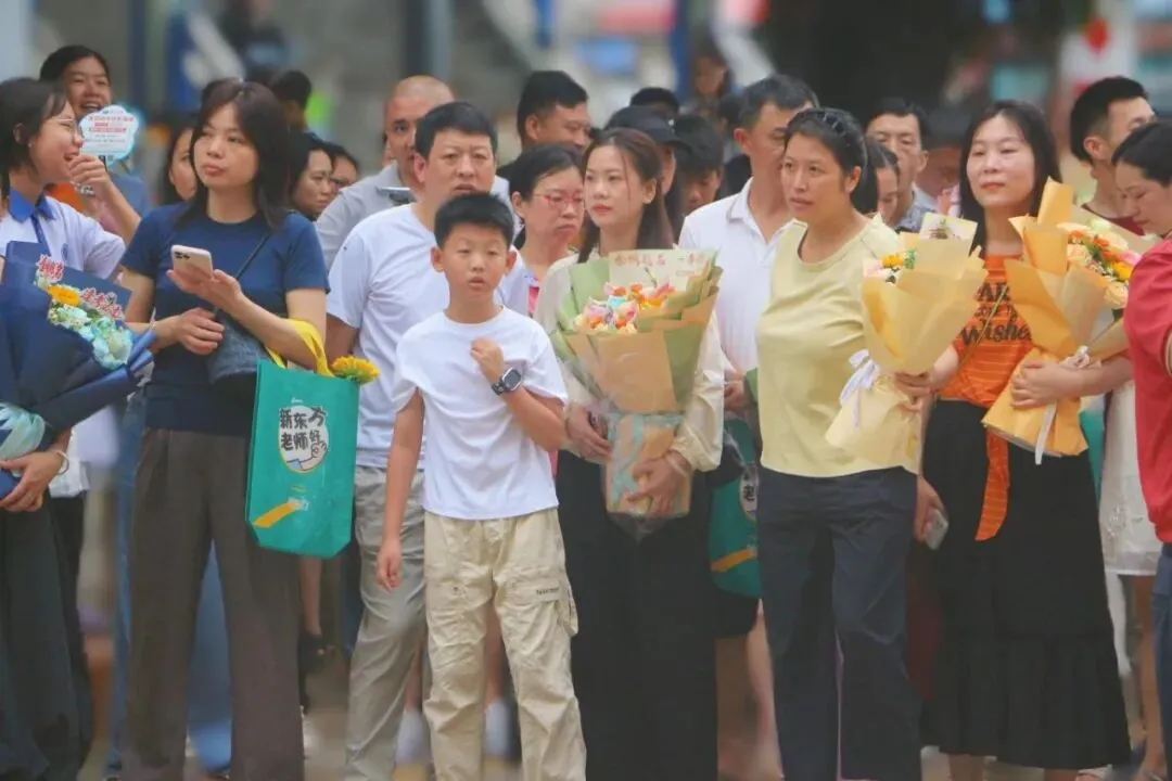 中考圆满落幕 | 无数暖心瞬间留存,每一帧都令人心生动容-第41张图片-四季读书网