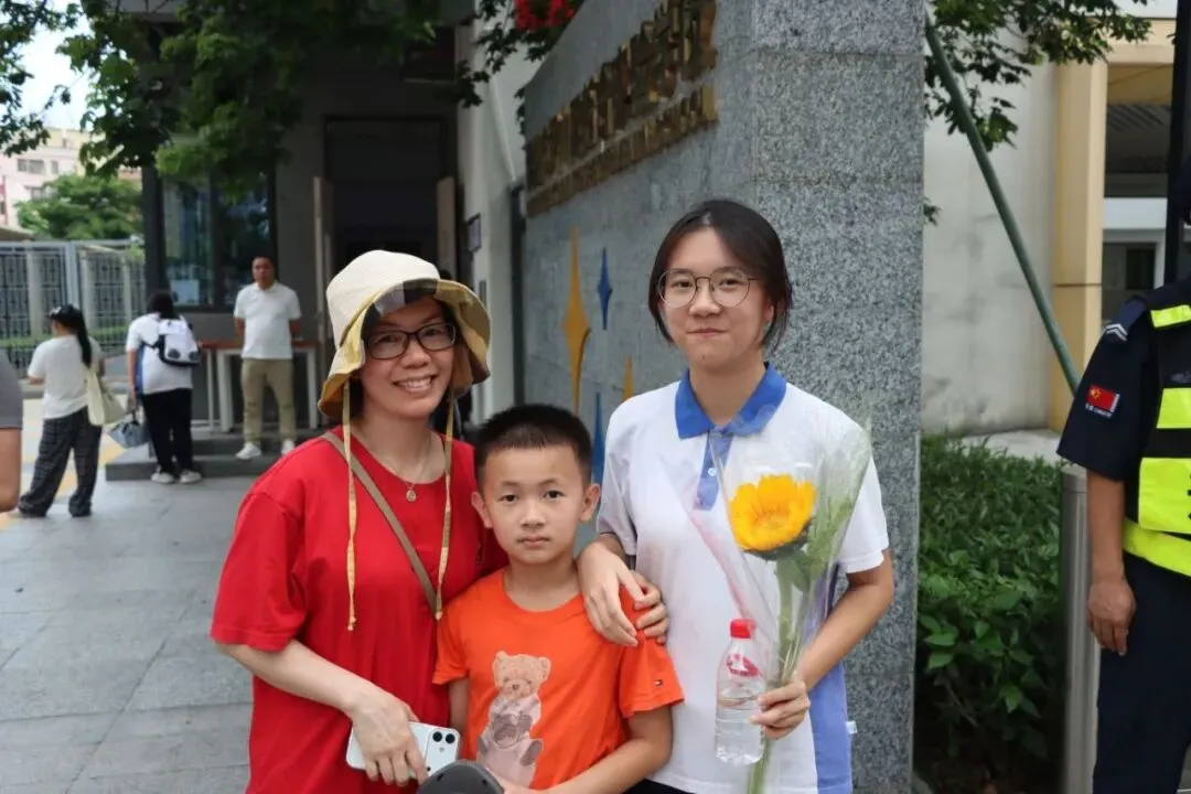 中考圆满落幕 | 无数暖心瞬间留存,每一帧都令人心生动容-第45张图片-四季读书网