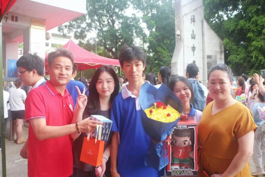 中考圆满落幕 | 无数暖心瞬间留存,每一帧都令人心生动容-第47张图片-四季读书网