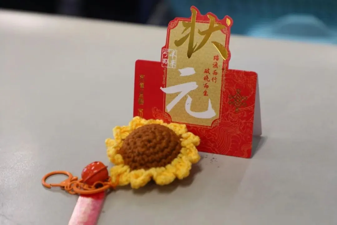 中考圆满落幕 | 无数暖心瞬间留存,每一帧都令人心生动容-第62张图片-四季读书网