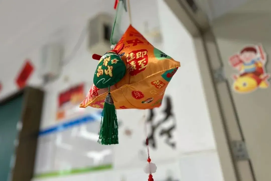 中考圆满落幕 | 无数暖心瞬间留存,每一帧都令人心生动容-第63张图片-四季读书网