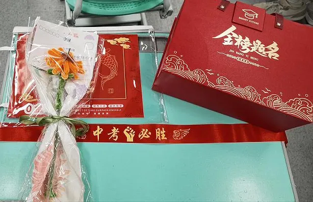 中考圆满落幕 | 无数暖心瞬间留存,每一帧都令人心生动容-第65张图片-四季读书网