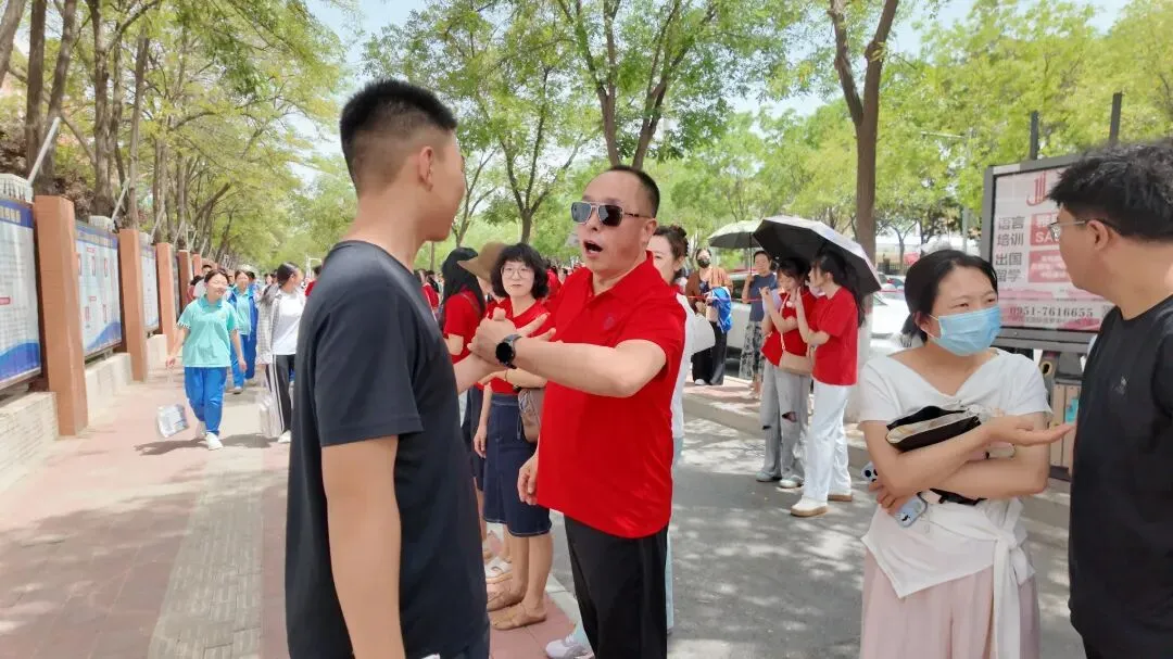 中考首日,兴庆学子执笔逐光-第4张图片-四季读书网