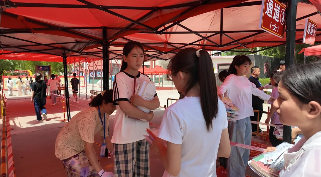 今天,同心县中考开考!-第5张图片-四季读书网