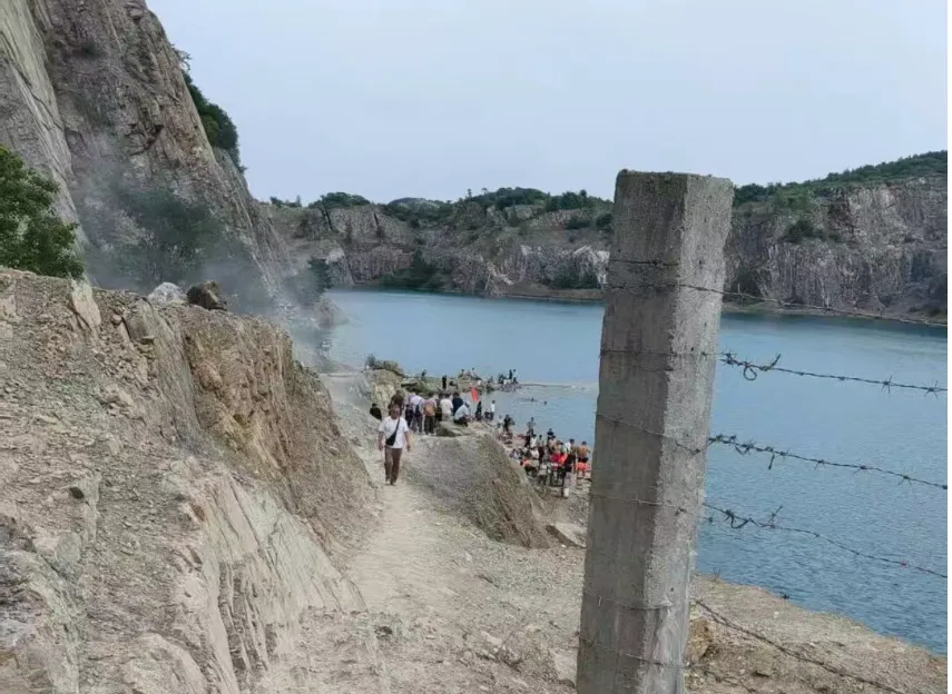 刚参加完中考的15岁女孩 在网红景点不幸遇难!暑期户外出游,这份安全指南请收好!-第1张图片-四季读书网