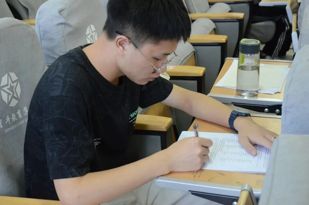 中考后的暑假如何规划?找对节奏开学不掉队!-第5张图片-四季读书网