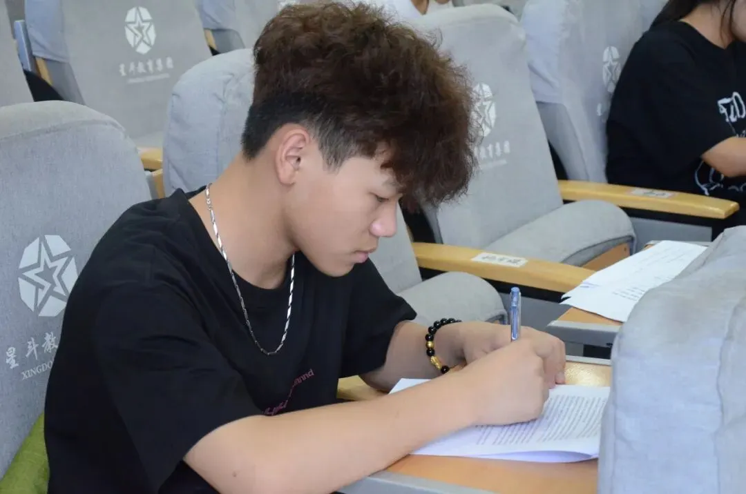 中考后的暑假如何规划?找对节奏开学不掉队!-第23张图片-四季读书网