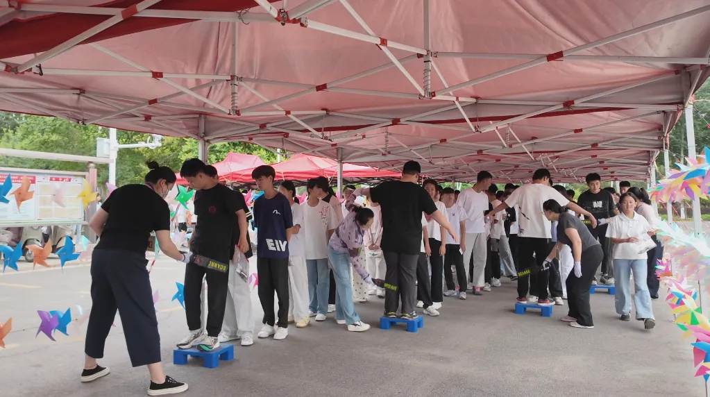 中考首日 青铜峡市4476名考生考场逐梦-第2张图片-四季读书网