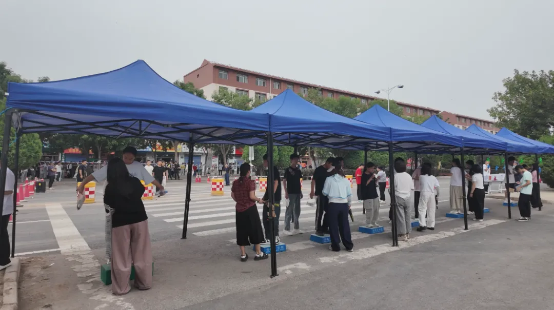 中考首日 青铜峡市4476名考生考场逐梦-第3张图片-四季读书网