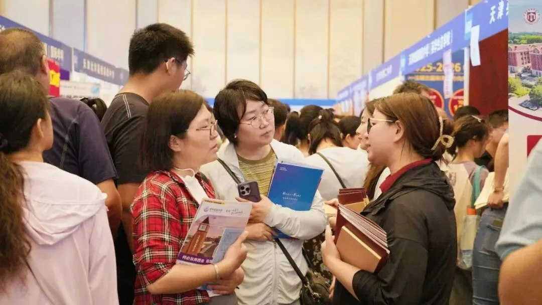 津云新媒体2026年中考招生咨询会顺利举行 万余名考生家长到场交流咨询-第2张图片-四季读书网