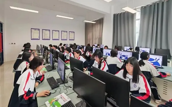 中考分数不够公办普高,读私立高中还是职业学校?(河北家长必读)-第3张图片-四季读书网