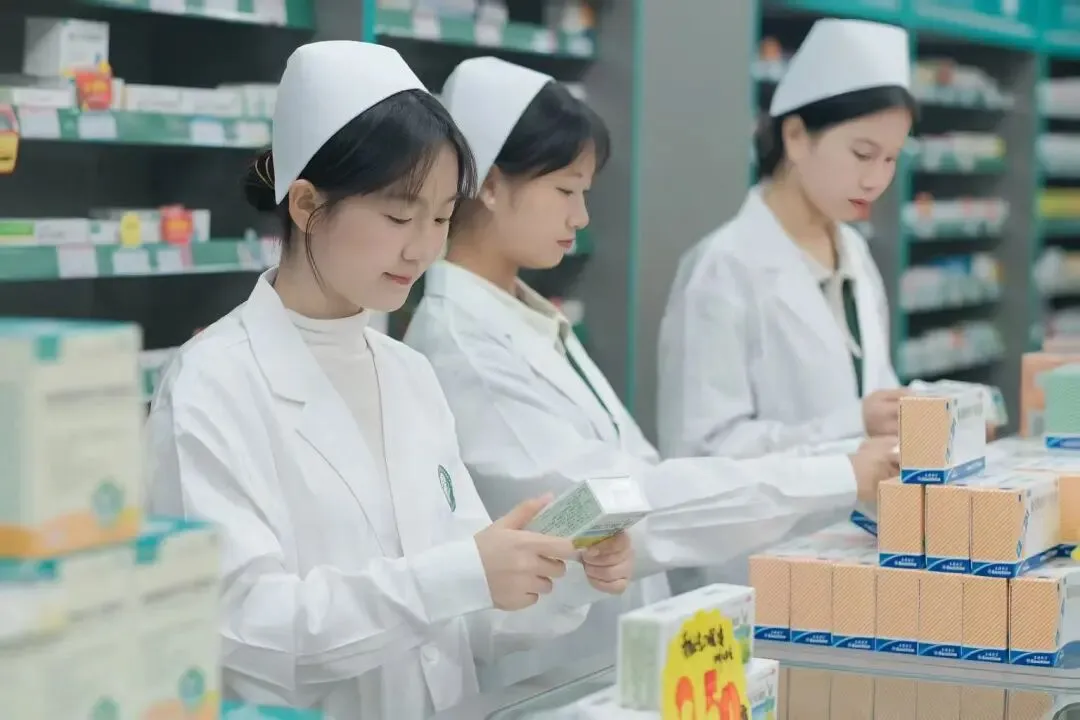 中考落幕,择校正当时!柳州中医药职校招生进行中-第8张图片-四季读书网