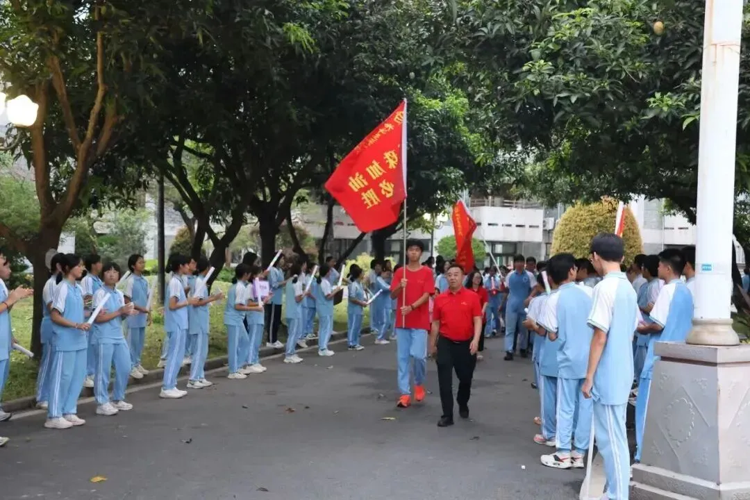 今年谁最燃?东莞各校中考助威大PK!花式应援实在太强了!-第11张图片-四季读书网