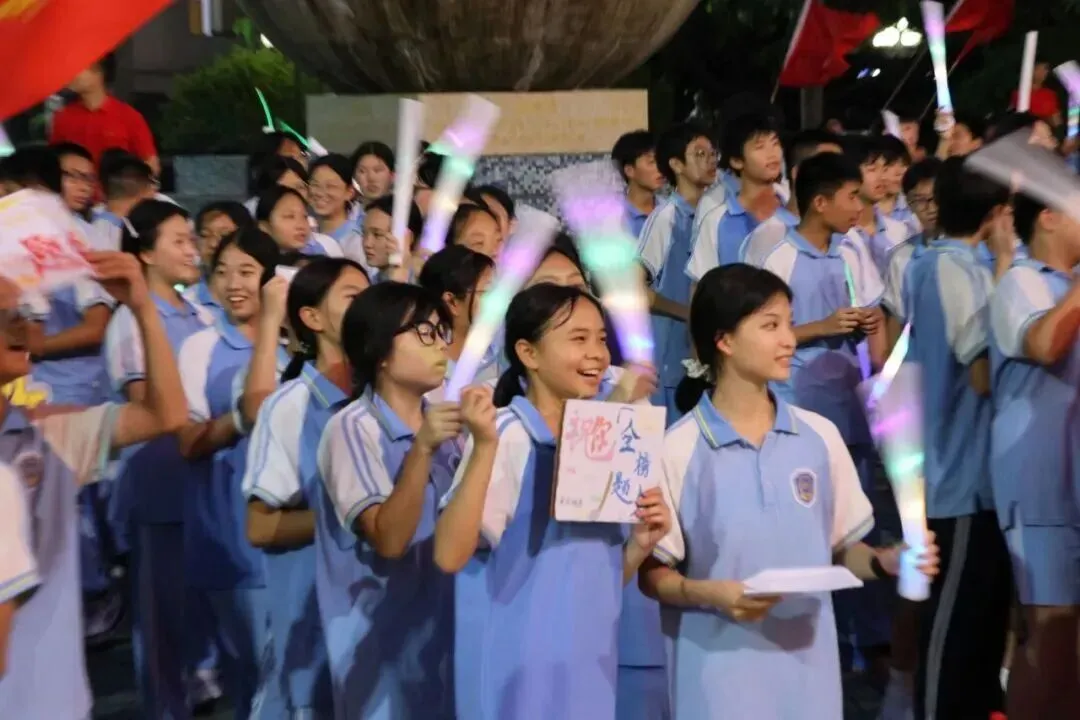 今年谁最燃?东莞各校中考助威大PK!花式应援实在太强了!-第15张图片-四季读书网