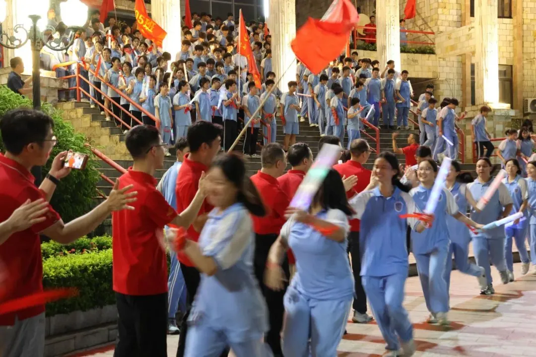 今年谁最燃?东莞各校中考助威大PK!花式应援实在太强了!-第17张图片-四季读书网