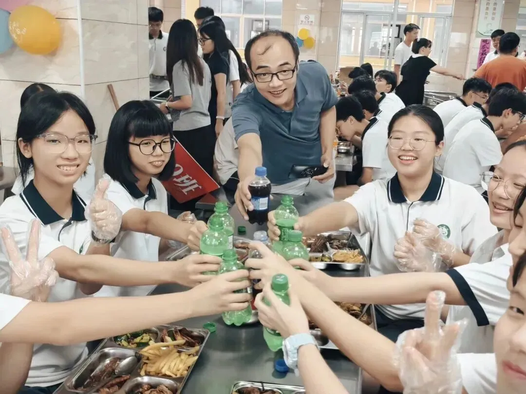 今年谁最燃?东莞各校中考助威大PK!花式应援实在太强了!-第40张图片-四季读书网