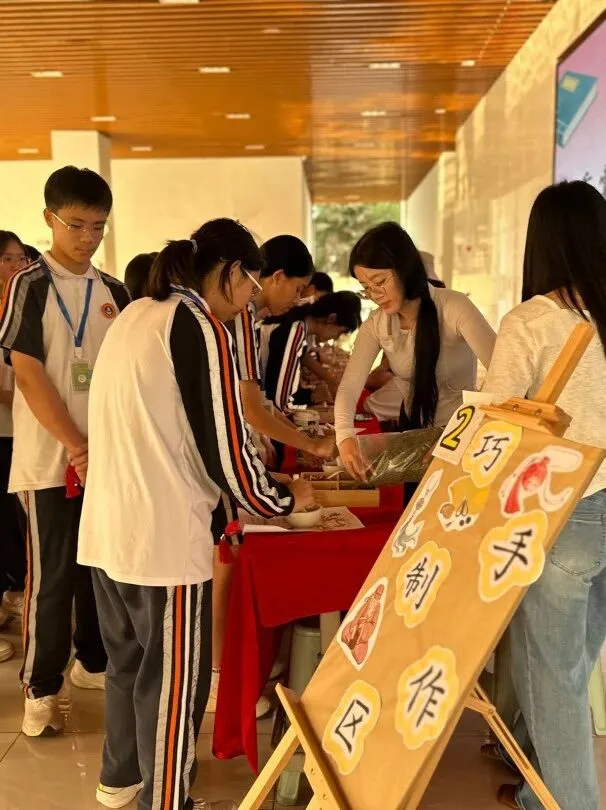 今年谁最燃?东莞各校中考助威大PK!花式应援实在太强了!-第55张图片-四季读书网
