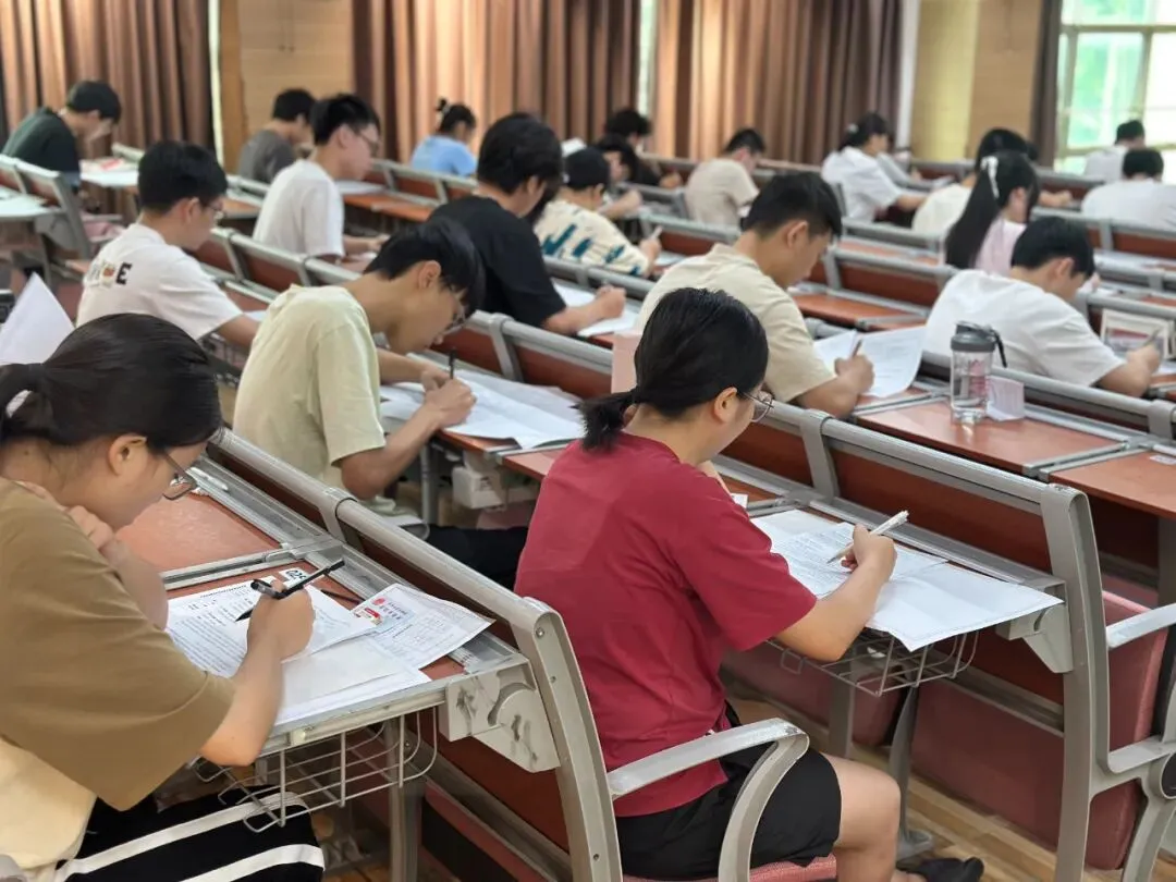 高校联盟模考落幕 考生以考促学冲刺专升本-第2张图片-四季读书网