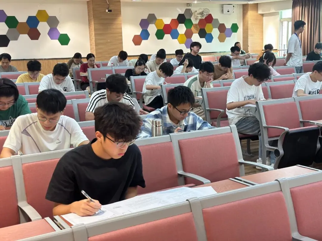 高校联盟模考落幕 考生以考促学冲刺专升本-第16张图片-四季读书网