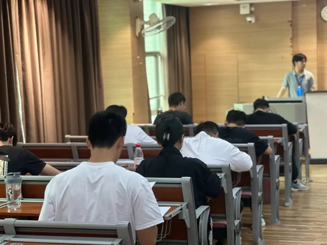 高校联盟模考落幕 考生以考促学冲刺专升本-第17张图片-四季读书网