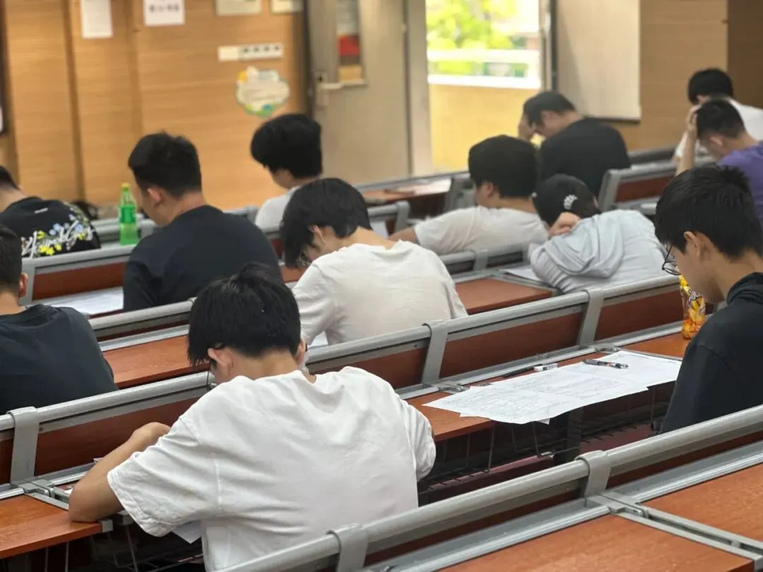 高校联盟模考落幕 考生以考促学冲刺专升本-第23张图片-四季读书网