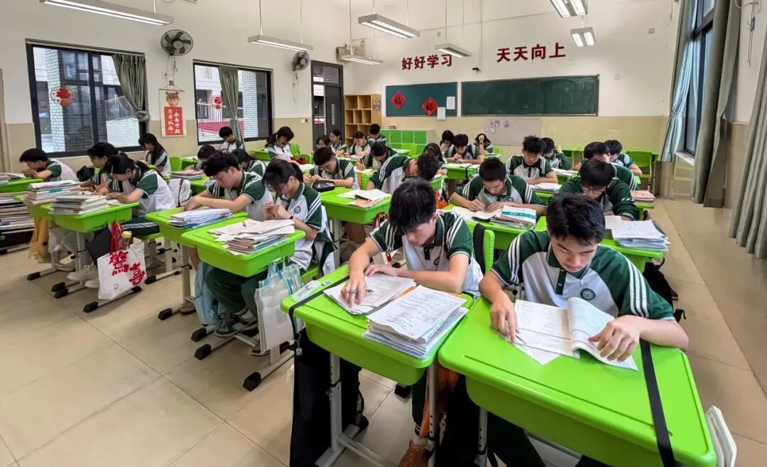 中考加油 | 愿你执笔赴山海,圆梦绽芳华!-第4张图片-四季读书网