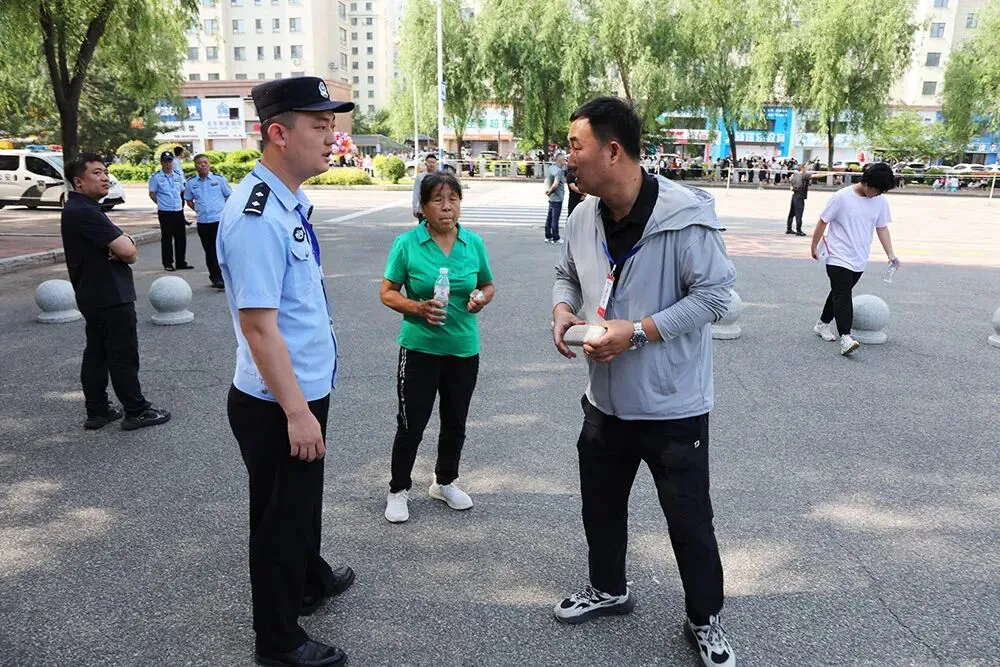 东丰公安护航平安中考-第4张图片-四季读书网