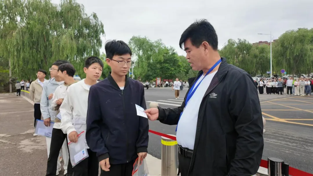 2026年中考开考 莘莘学子青春逐梦-第4张图片-四季读书网