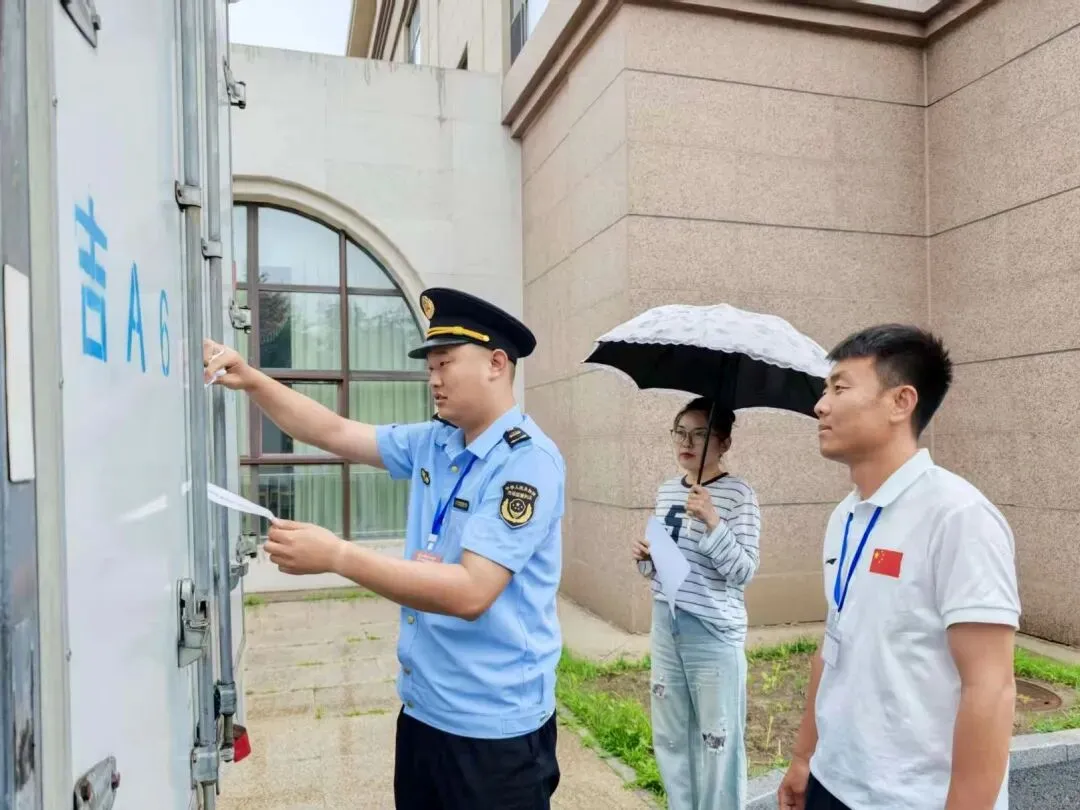 【基层动态】经开分局全力守护中考师生“舌尖上的安全”-第1张图片-四季读书网