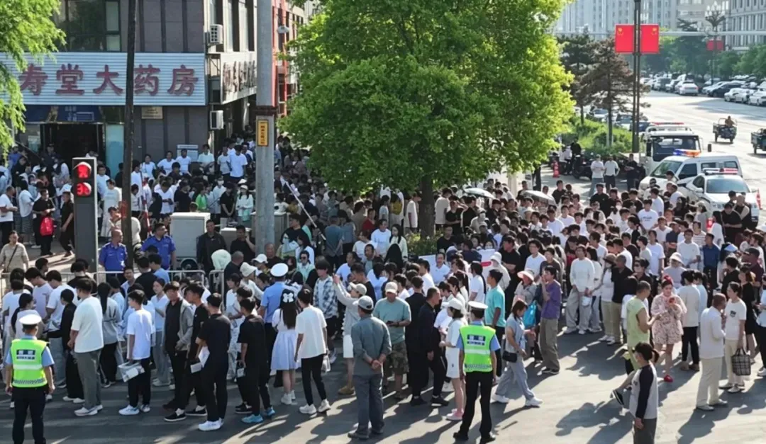【新时代文明实践】全城聚力护航中考 温情守护学子逐梦路-第4张图片-四季读书网