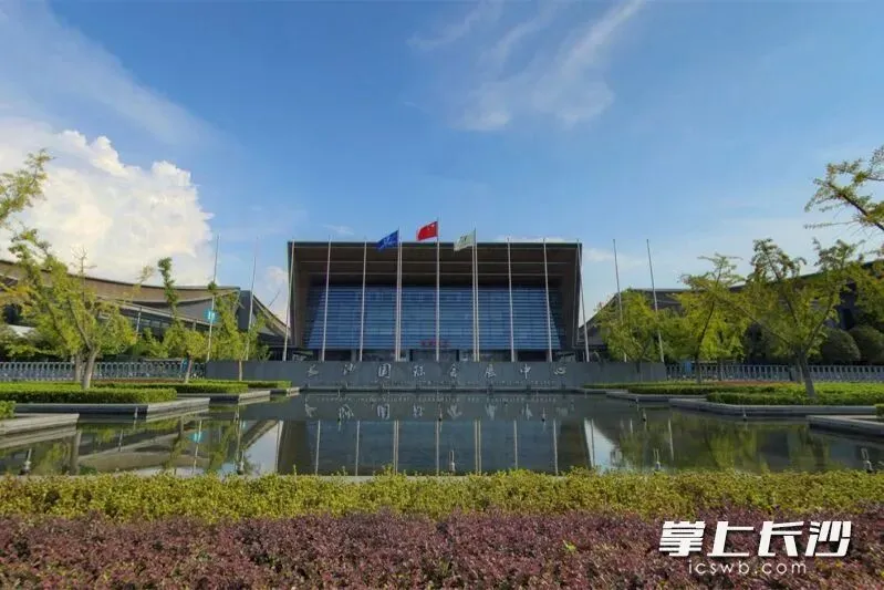 与百余所高中面对面咨询!长沙中考招生咨询会预约火爆-第3张图片-四季读书网