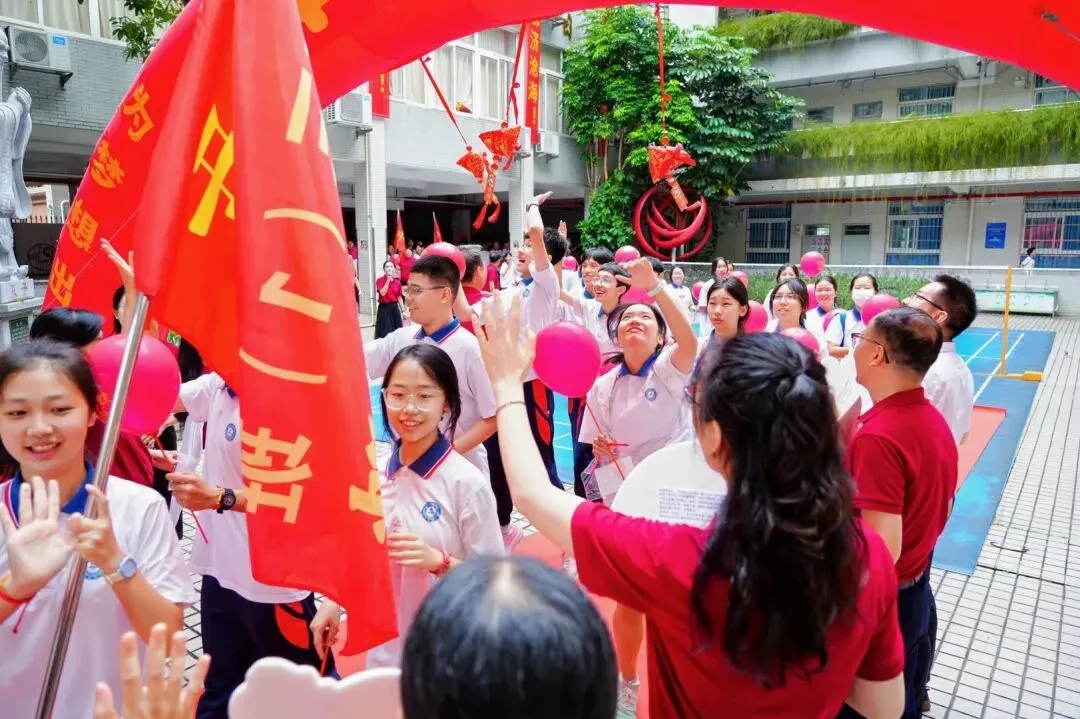 执笔为剑战中考,落笔生花创辉煌丨暨大附中2025届中考壮行精彩回顾-第61张图片-四季读书网