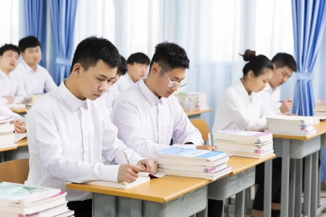 山西中考男生400分以下,不想去民办高中,学技术选哪里?山西新东方靠谱吗?学费多少?-第3张图片-四季读书网