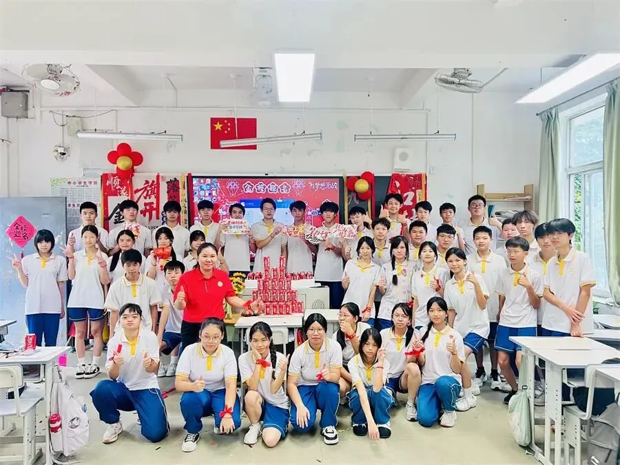 策马扬鞭决胜中考,鲲鹏展翅马到成功——肇庆市第十二中学2026送考出征仪式温情启幕-第10张图片-四季读书网