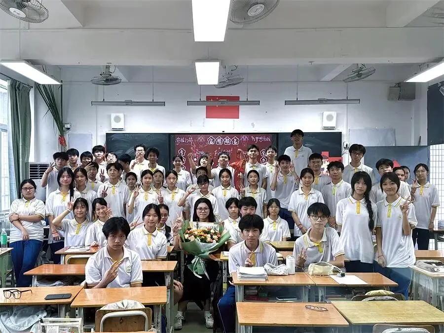 策马扬鞭决胜中考,鲲鹏展翅马到成功——肇庆市第十二中学2026送考出征仪式温情启幕-第12张图片-四季读书网