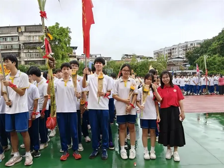 策马扬鞭决胜中考,鲲鹏展翅马到成功——肇庆市第十二中学2026送考出征仪式温情启幕-第39张图片-四季读书网