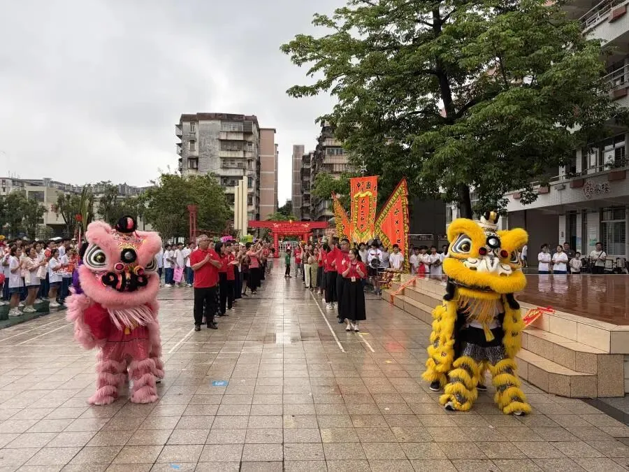 策马扬鞭决胜中考,鲲鹏展翅马到成功——肇庆市第十二中学2026送考出征仪式温情启幕-第52张图片-四季读书网