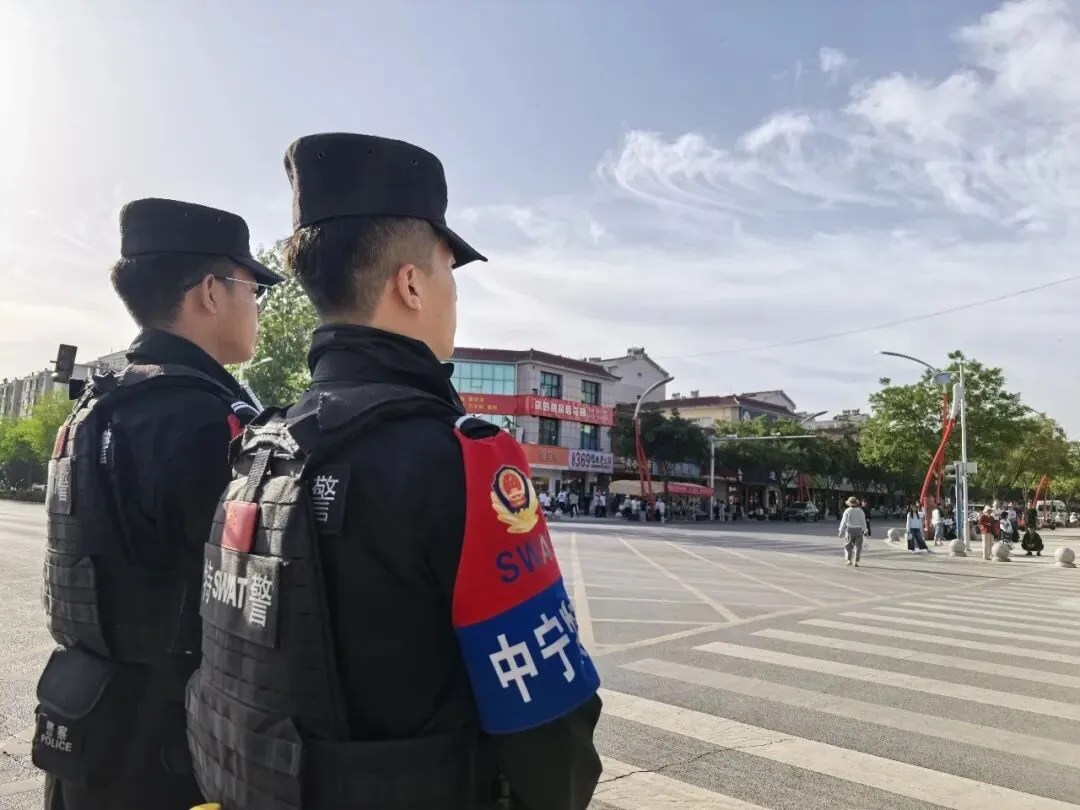 “警”随中考!中宁公安全力护航中考学子逐梦-第3张图片-四季读书网