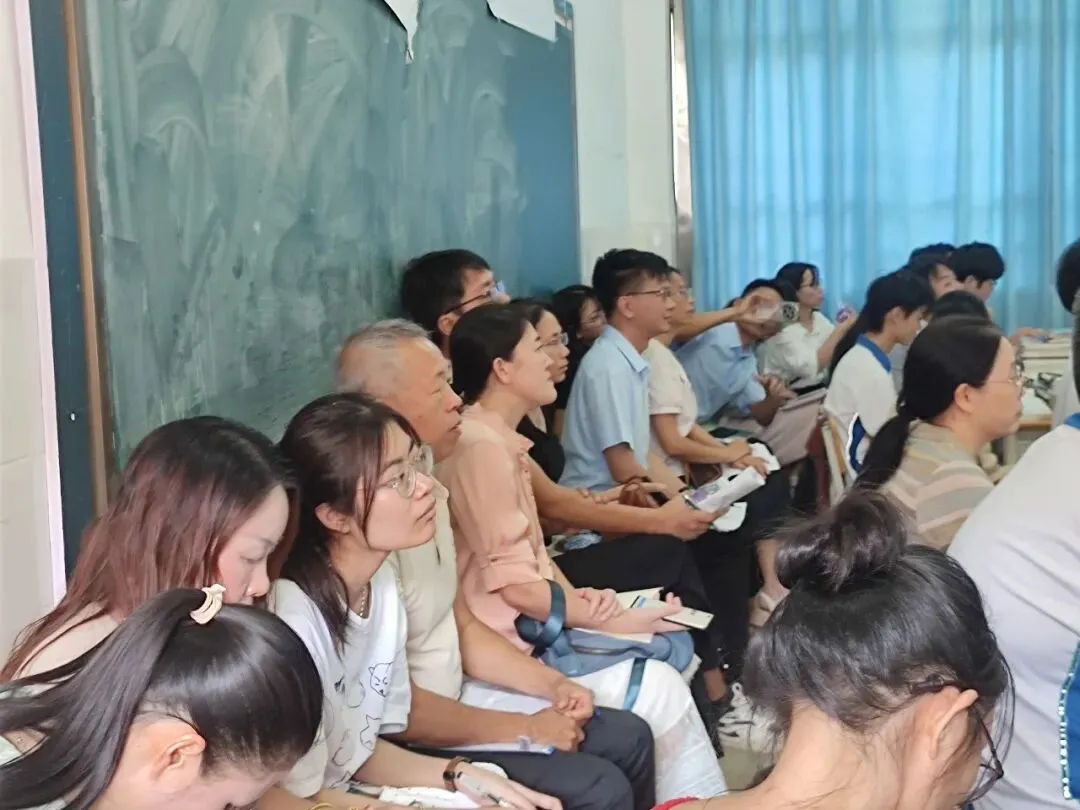 “循真题·研课堂·育习惯”——双新视域下的跨学科备考研究与课堂实践暨名师工作室联合研修纪实-第14张图片-四季读书网