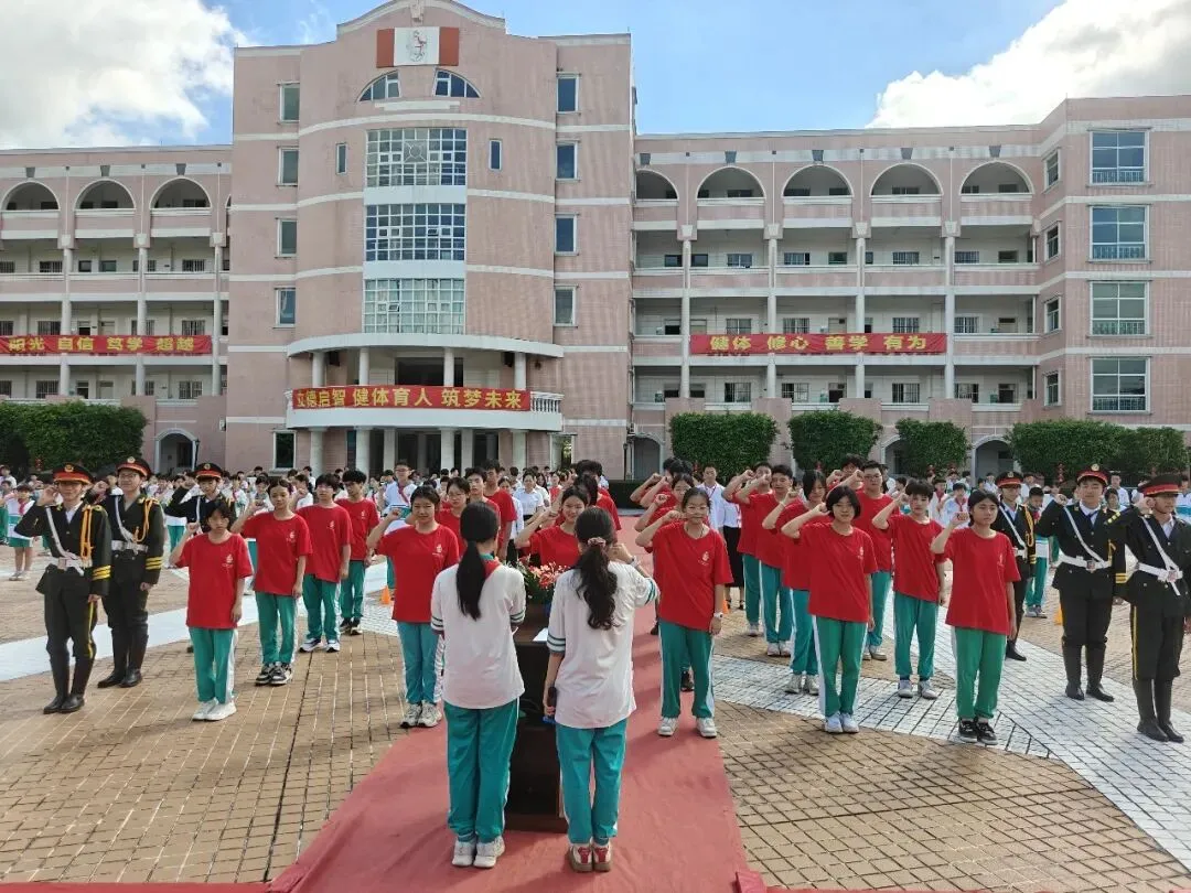 南方中英文学校隆重举行2026届中考送考仪式-第27张图片-四季读书网