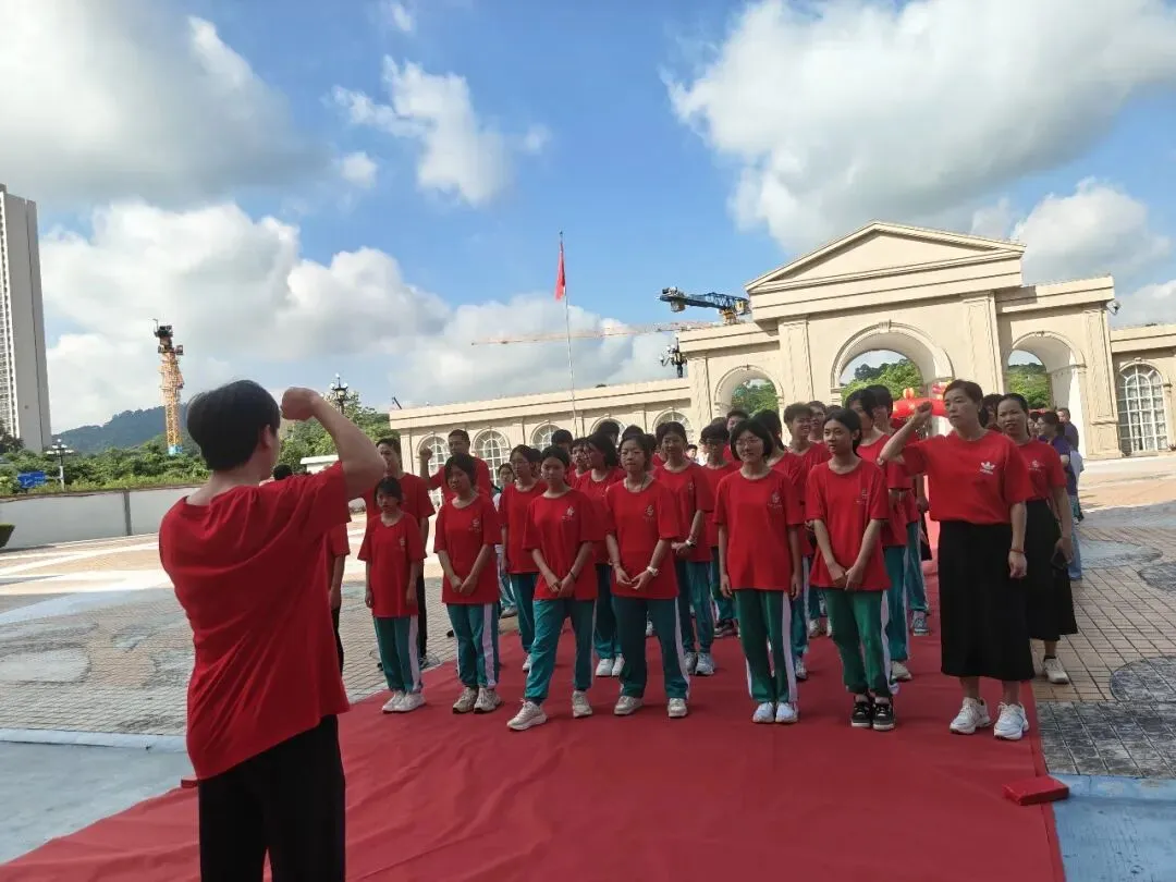 南方中英文学校隆重举行2026届中考送考仪式-第34张图片-四季读书网