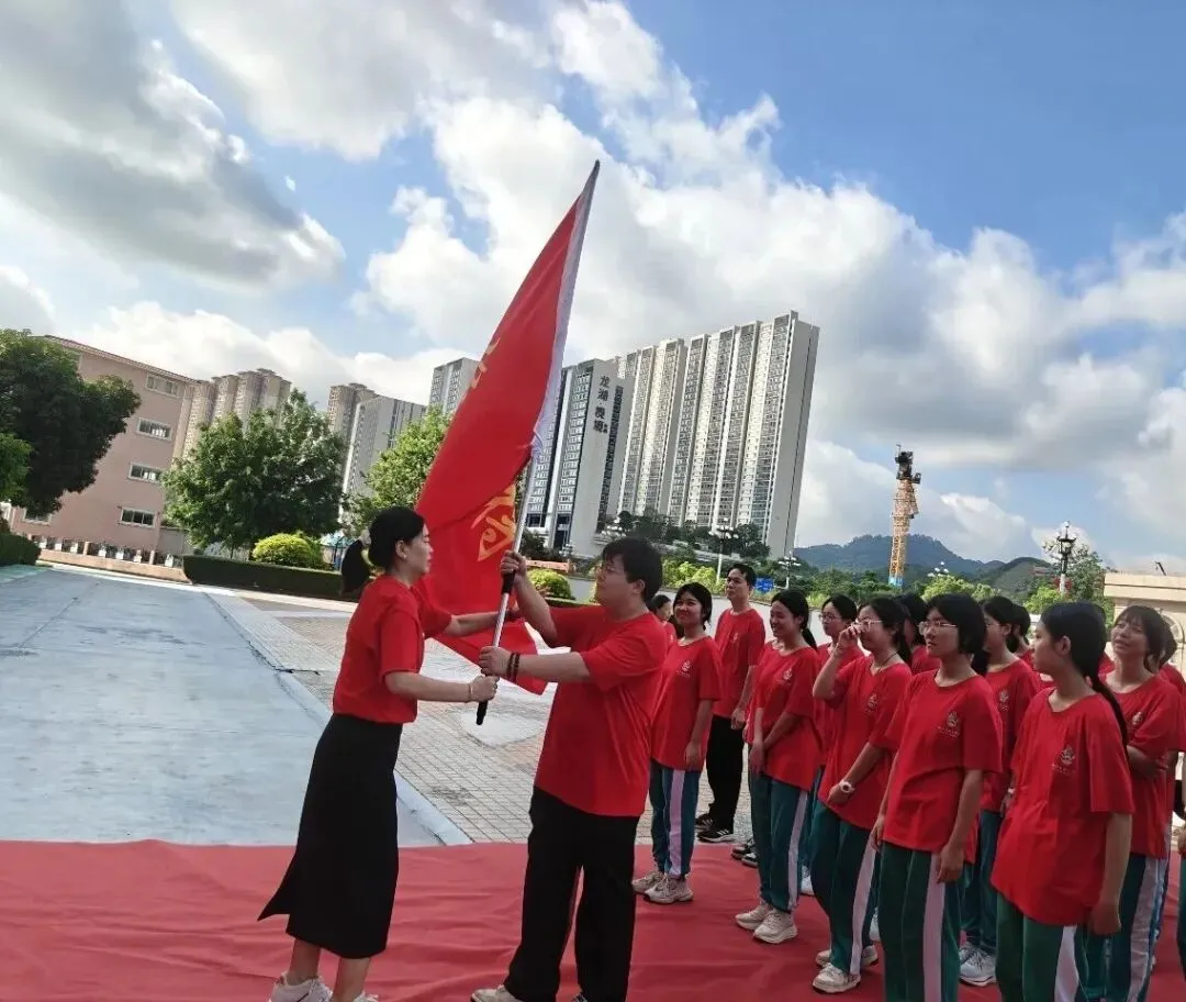 南方中英文学校隆重举行2026届中考送考仪式-第47张图片-四季读书网
