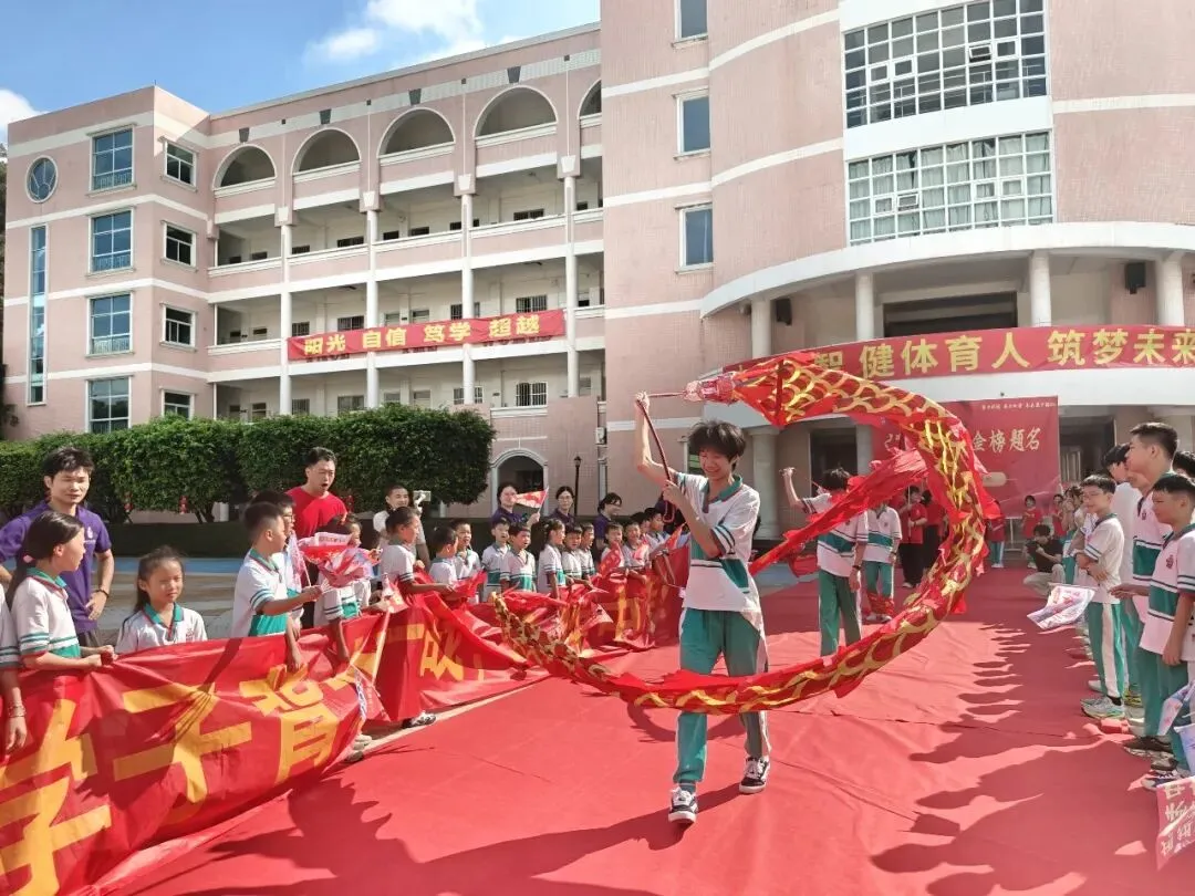 南方中英文学校隆重举行2026届中考送考仪式-第54张图片-四季读书网